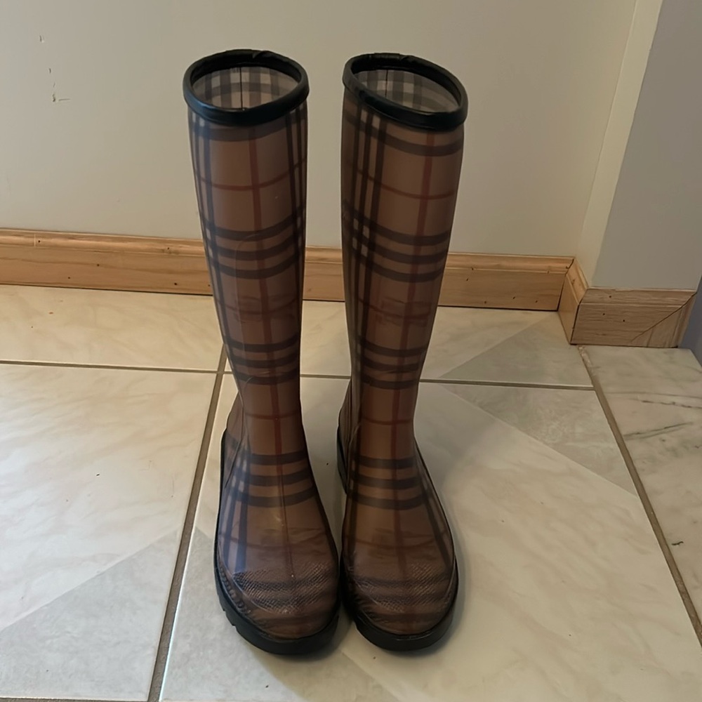 Authentic Burberry Rainboots